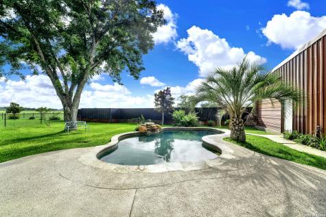 768 County Road 664 Devine TX 78016