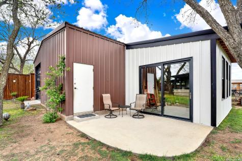 768 County Road 664 Devine TX 78016