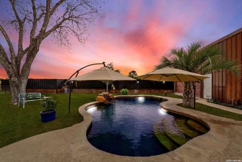 768 County Road 664 Devine TX 78016