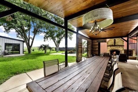 768 County Road 664 Devine TX 78016