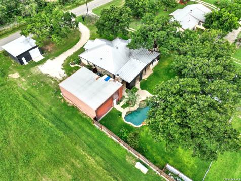 768 County Road 664 Devine TX 78016