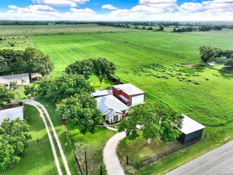 768 County Road 664 Devine TX 78016