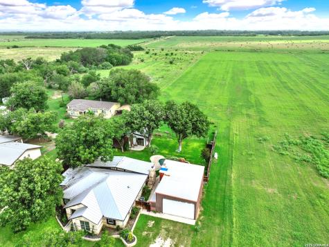 768 County Road 664 Devine TX 78016
