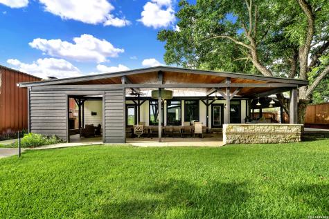 768 County Road 664 Devine TX 78016