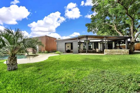 768 County Road 664 Devine TX 78016