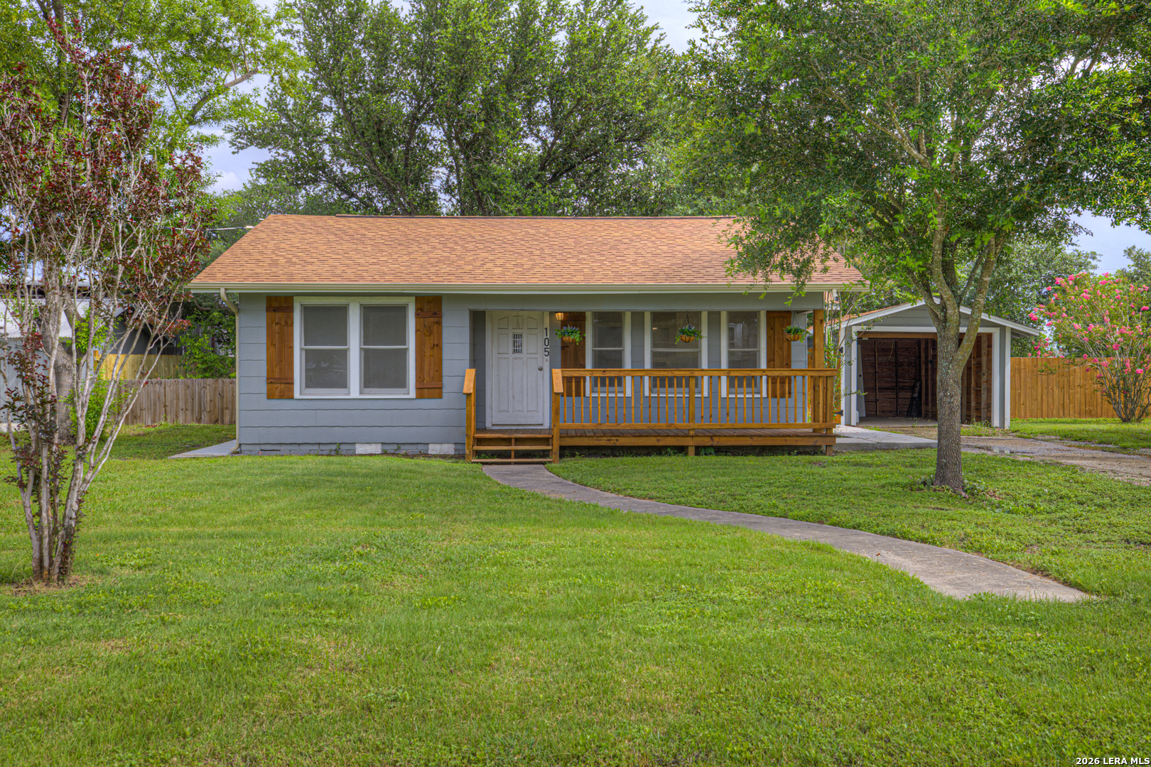 105 E Huebinger Marion TX 78124