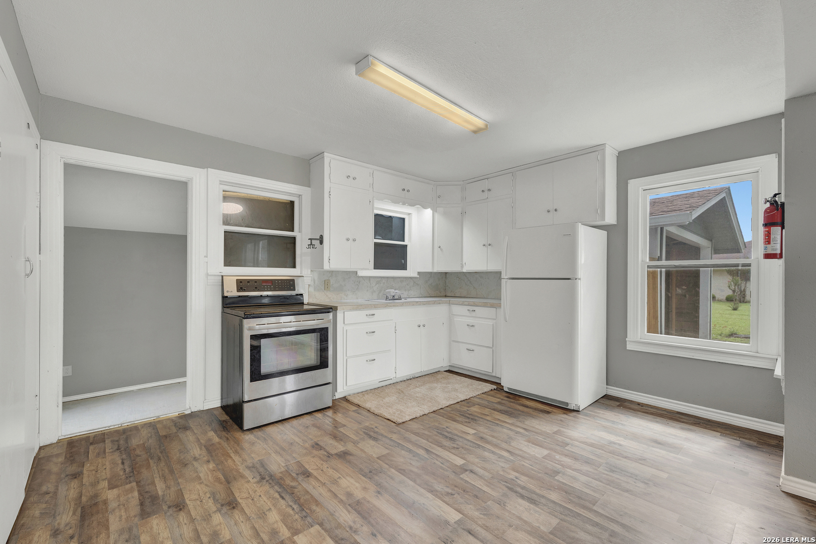 105 E Huebinger Marion TX 78124