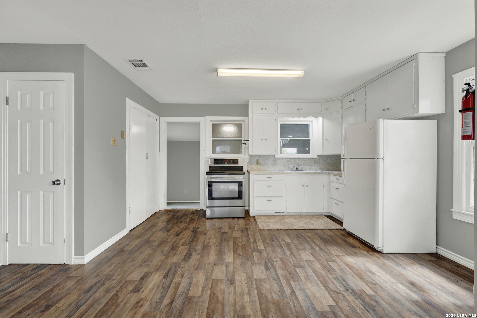 105 E Huebinger Marion TX 78124