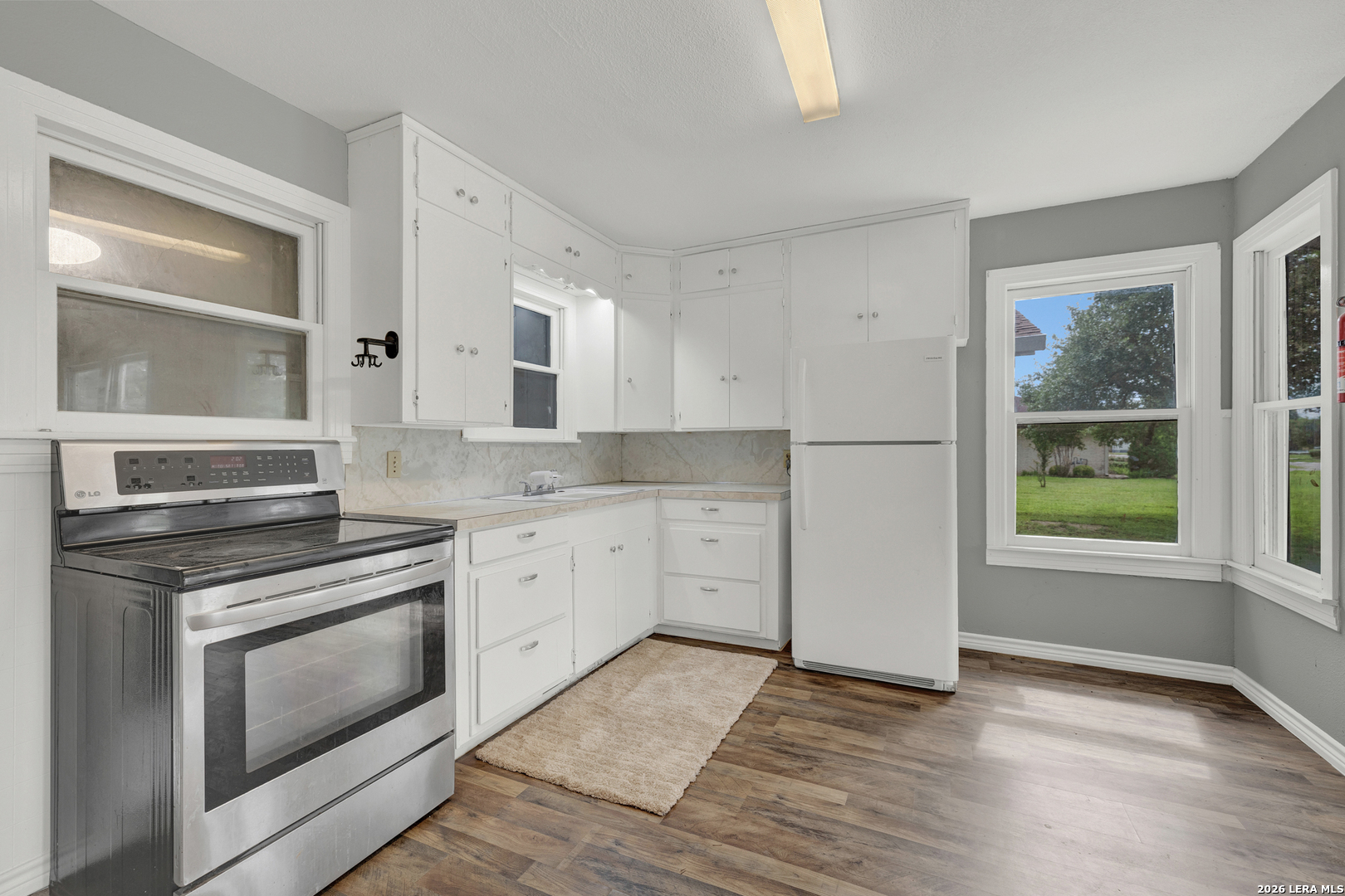 105 E Huebinger Marion TX 78124