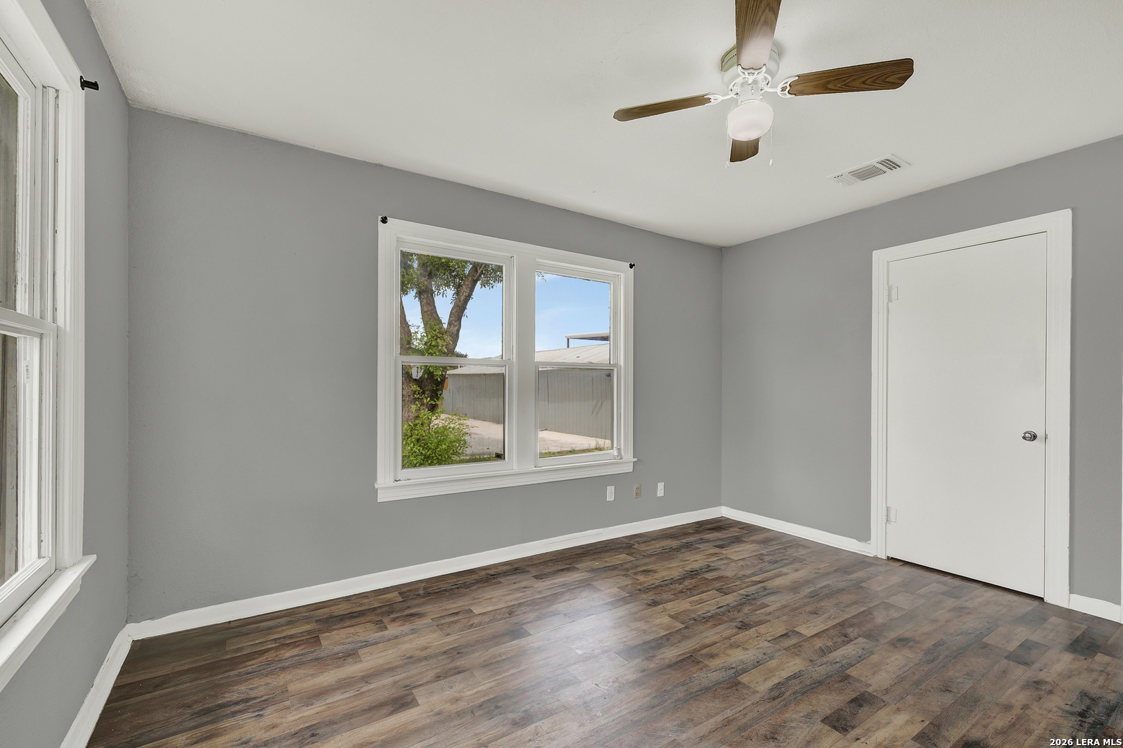 105 E Huebinger Marion TX 78124