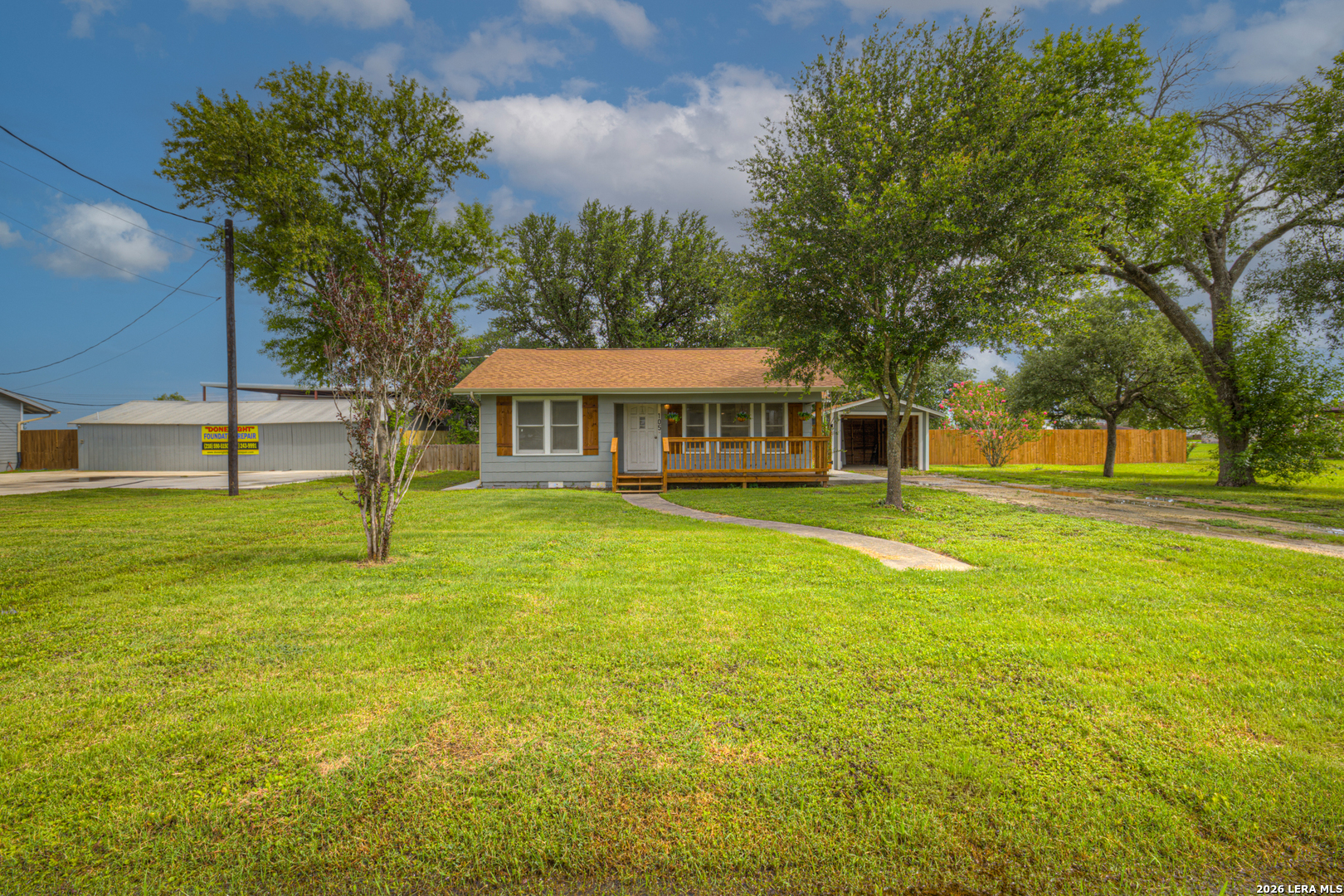 105 E Huebinger Marion TX 78124
