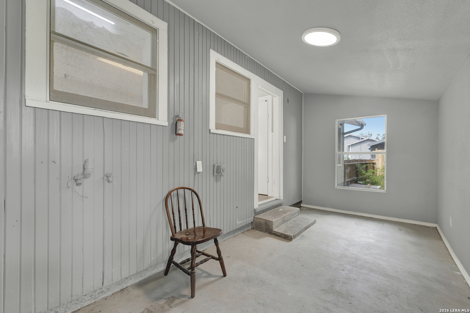105 E Huebinger Marion TX 78124