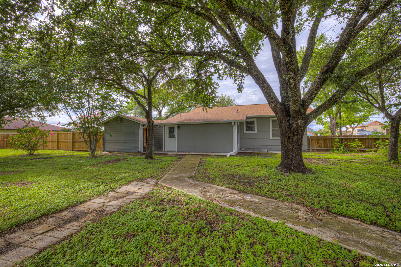 105 E Huebinger Marion TX 78124