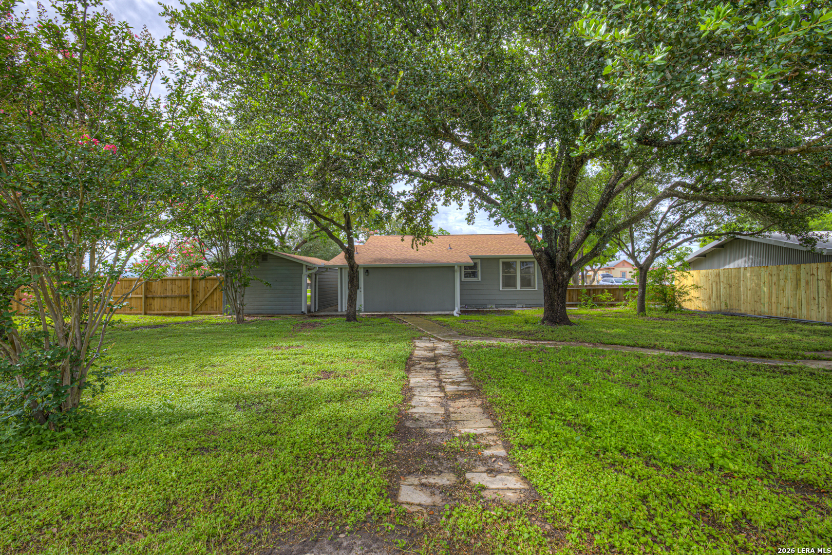 105 E Huebinger Marion TX 78124