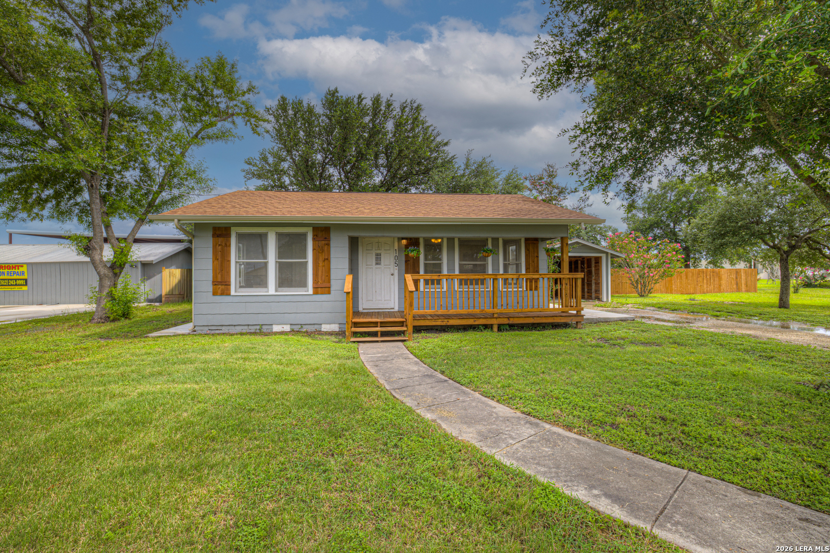 105 E Huebinger Marion TX 78124
