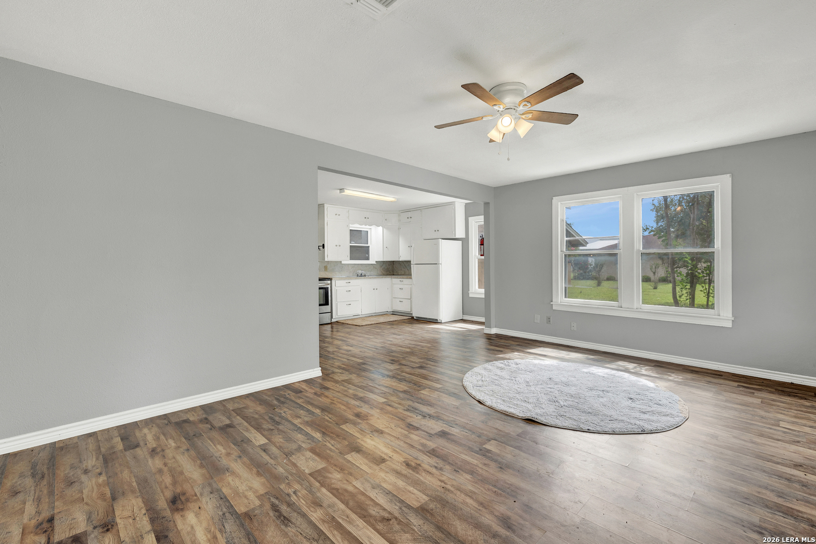 105 E Huebinger Marion TX 78124