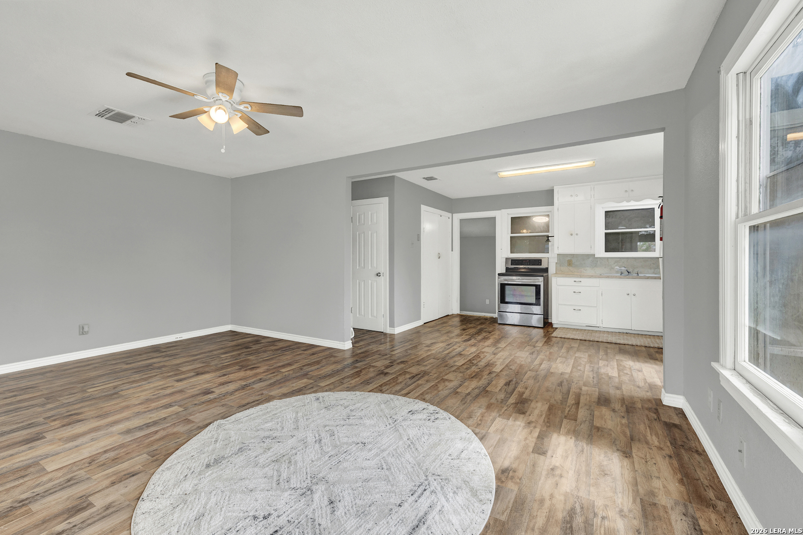 105 E Huebinger Marion TX 78124