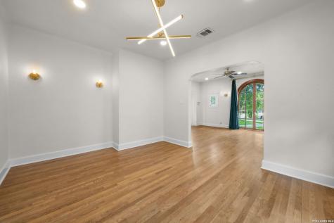 1943 W Magnolia Avenue San Antonio TX 78201
