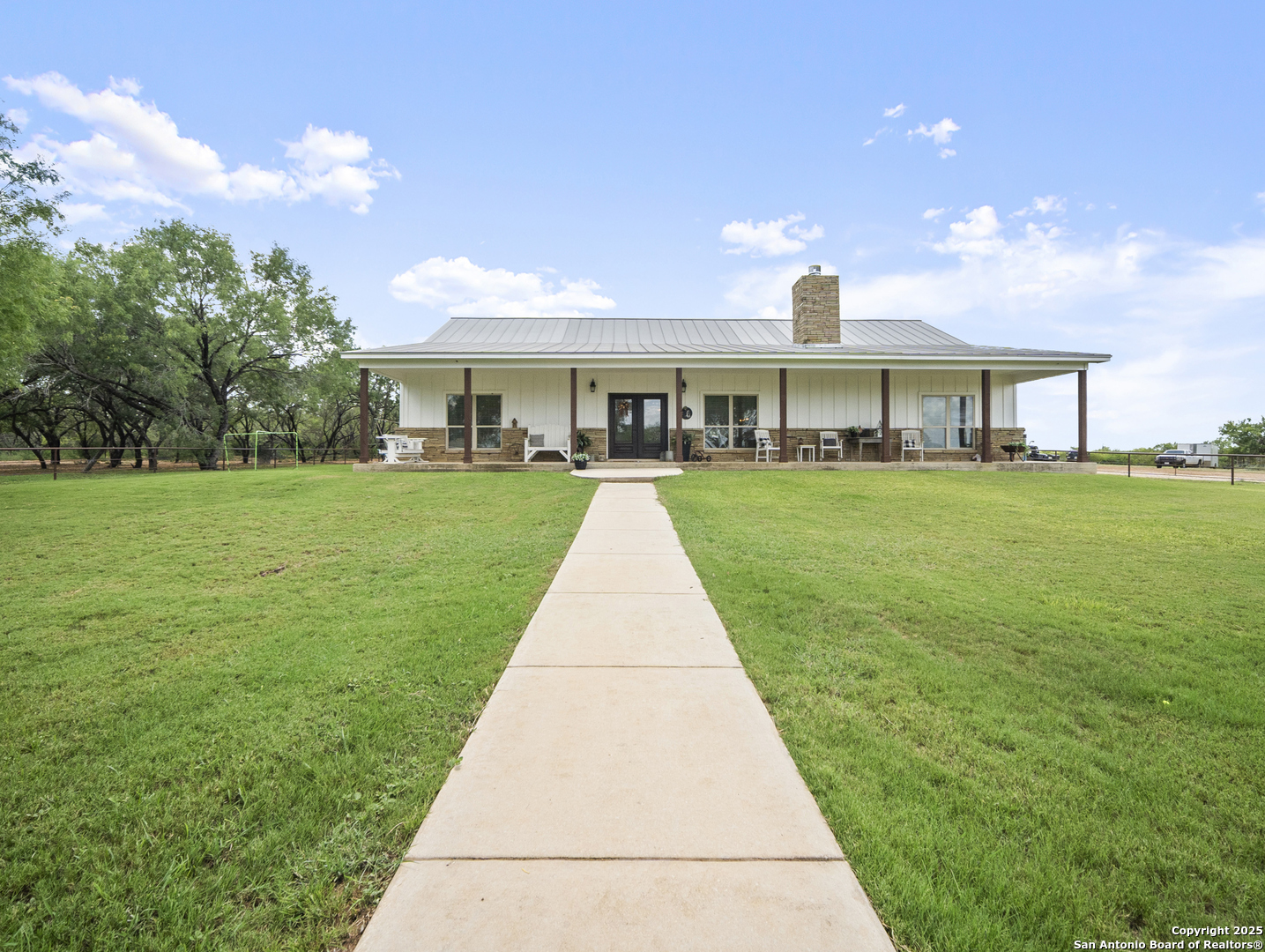 590 County Road 431 Pleasanton TX 78064