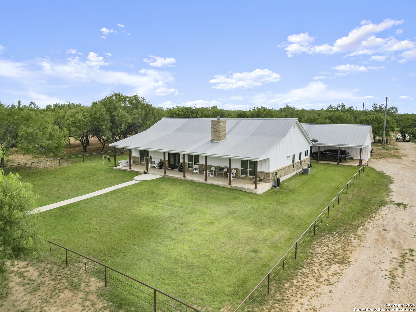 590 County Road 431 Pleasanton TX 78064