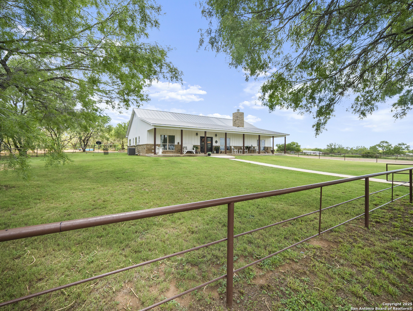 590 County Road 431 Pleasanton TX 78064