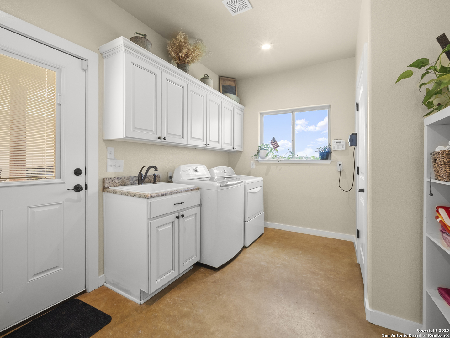 590 County Road 431 Pleasanton TX 78064