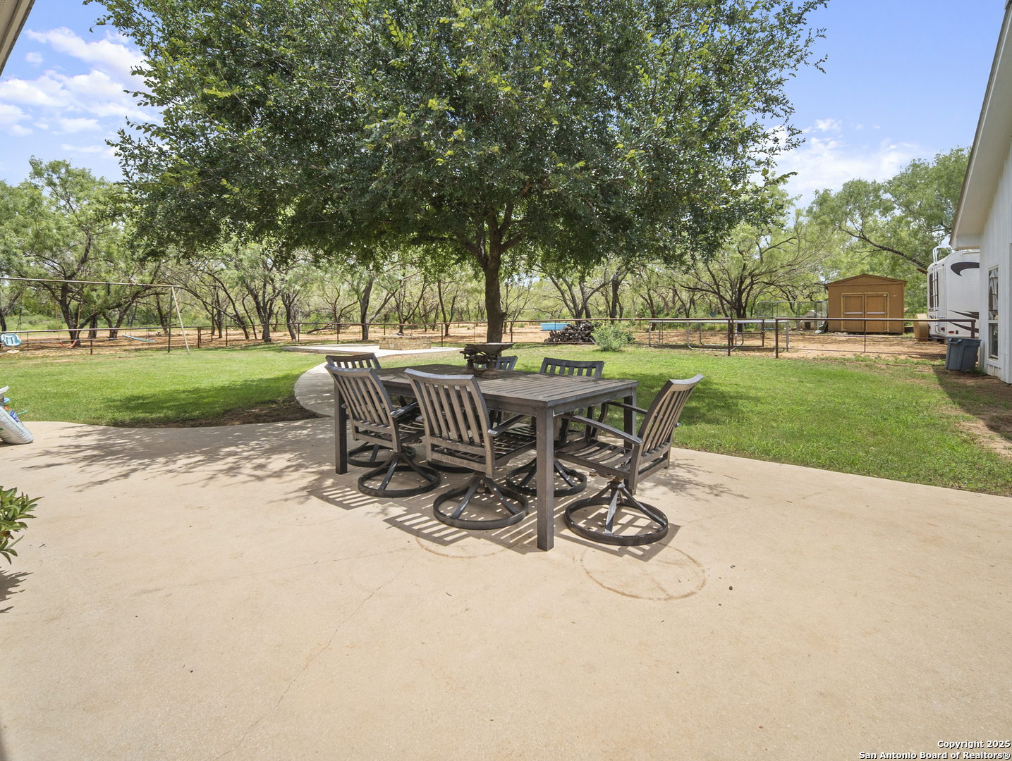 590 County Road 431 Pleasanton TX 78064