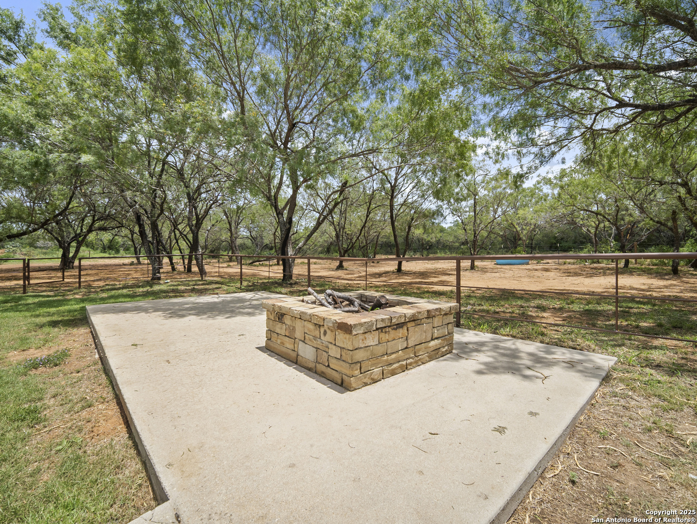 590 County Road 431 Pleasanton TX 78064