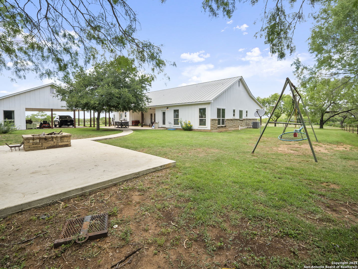 590 County Road 431 Pleasanton TX 78064