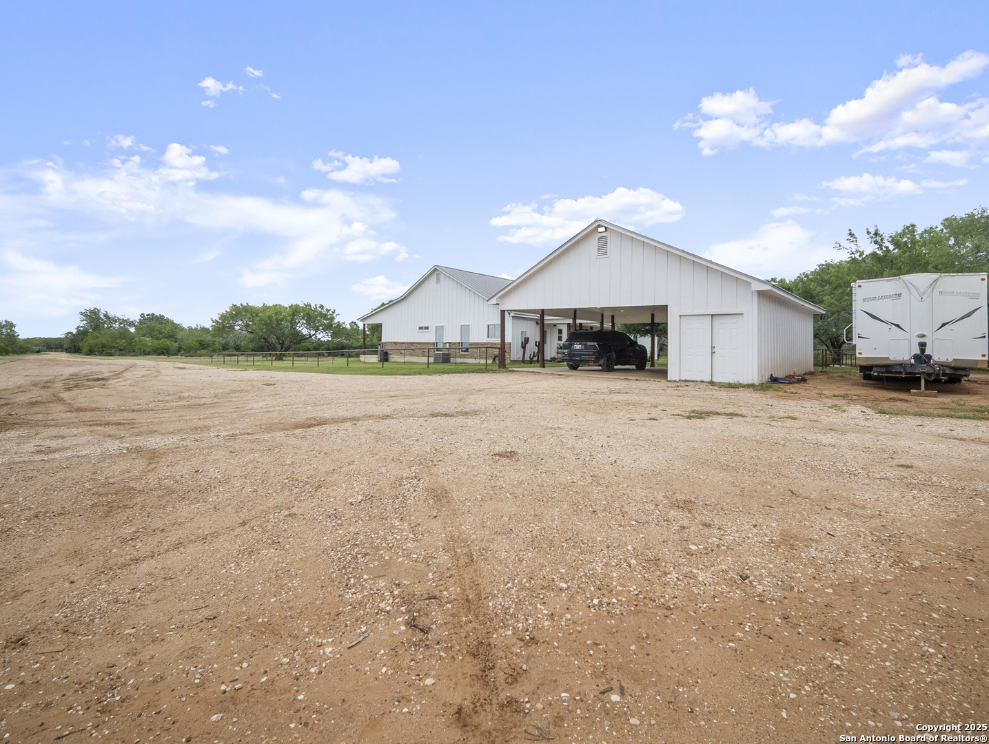 590 County Road 431 Pleasanton TX 78064