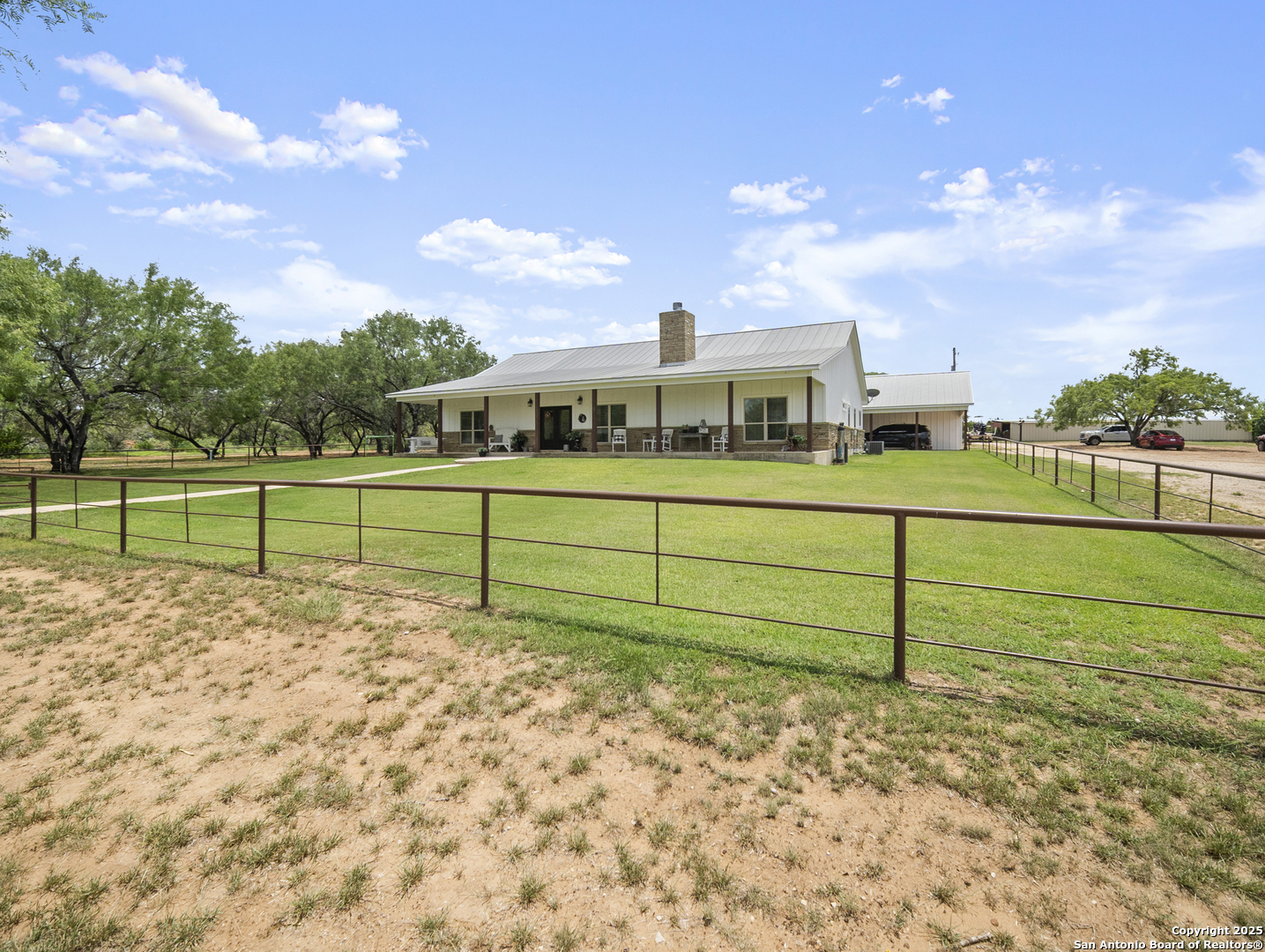 590 County Road 431 Pleasanton TX 78064