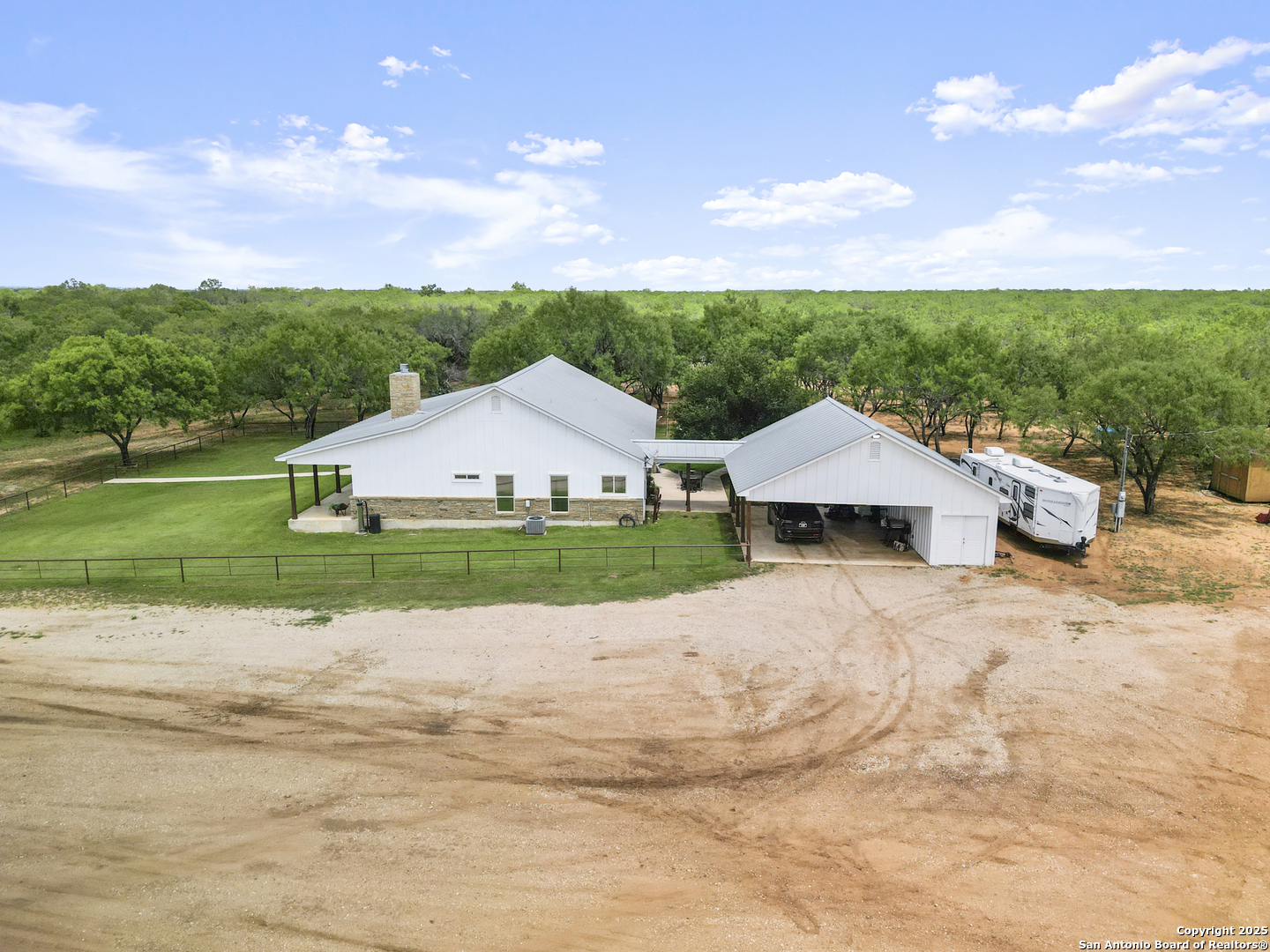 590 County Road 431 Pleasanton TX 78064