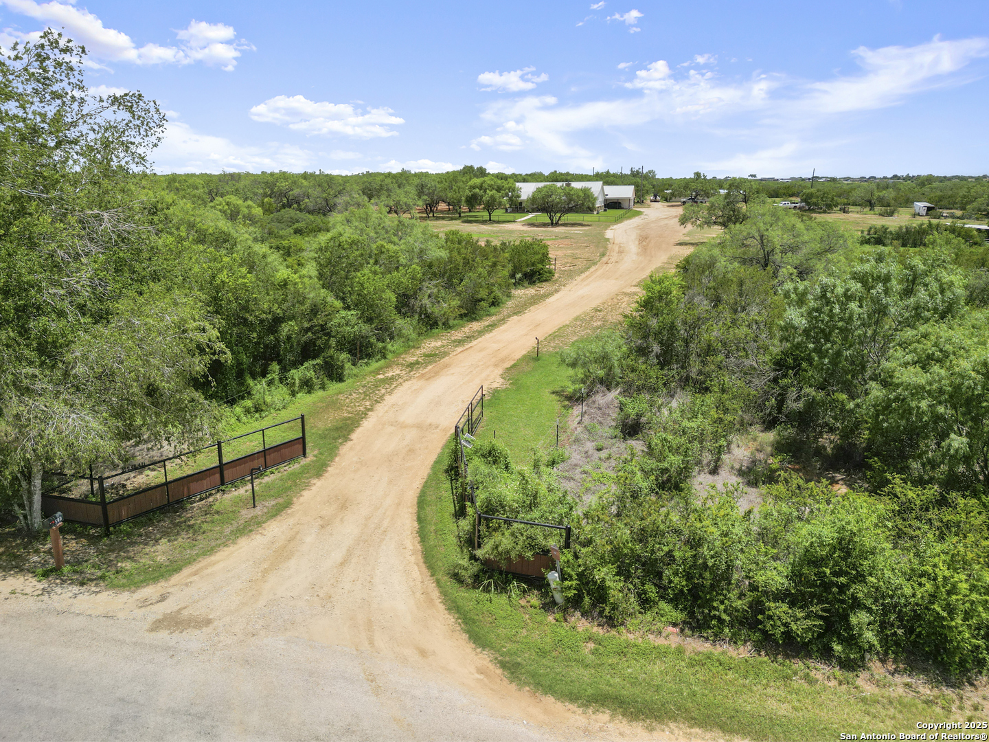 590 County Road 431 Pleasanton TX 78064