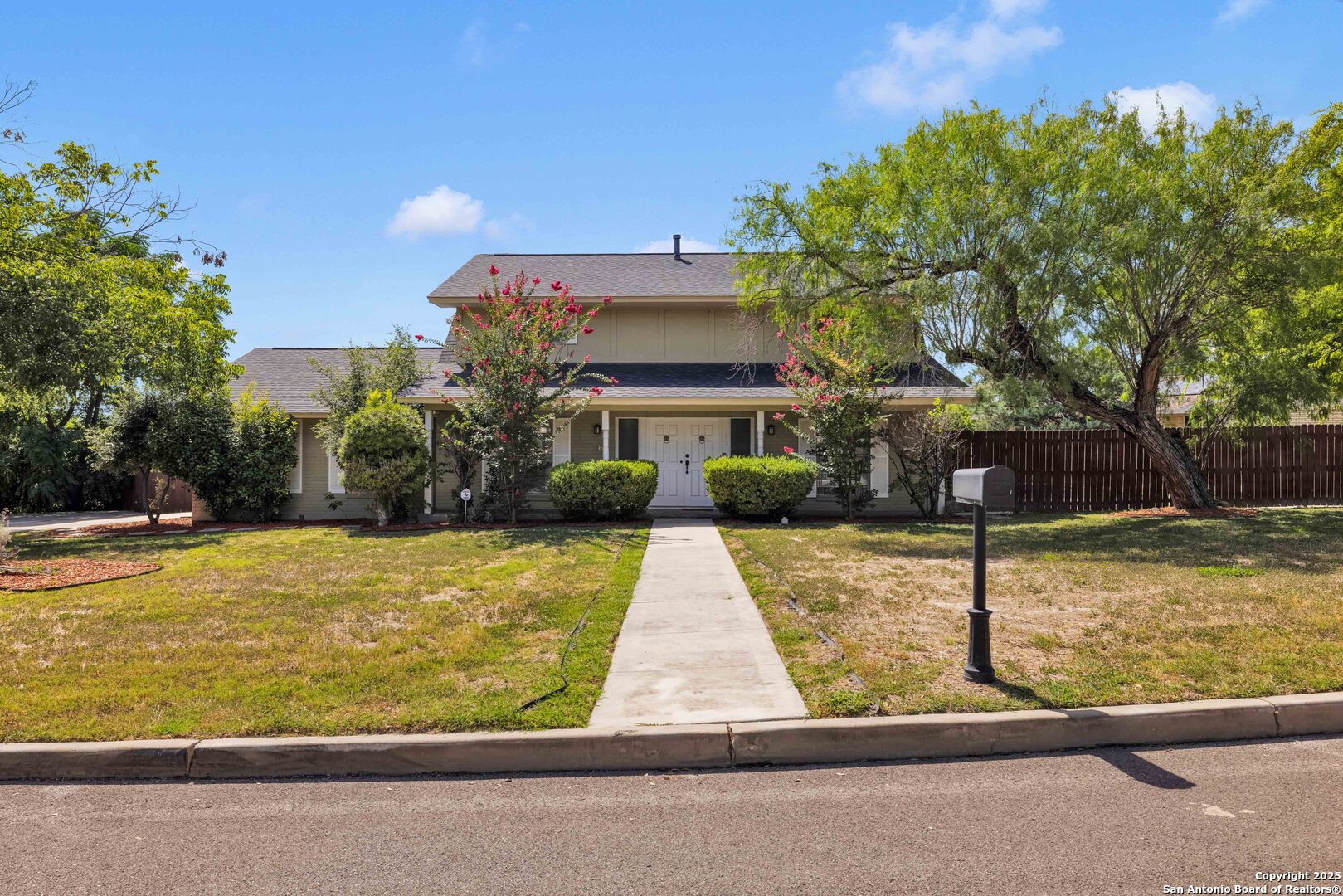 103 Shalimar Castle Hills TX 78213