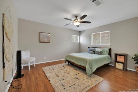 103 Shalimar Castle Hills TX 78213