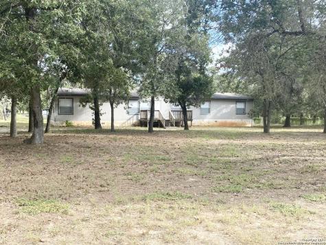 917 Hickory Grove La Vernia TX 78121