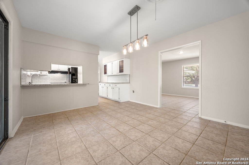 221 Windcrest Windcrest TX 78239