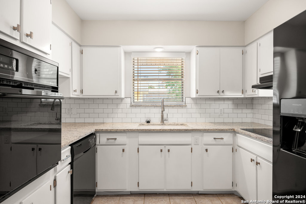 221 Windcrest Windcrest TX 78239