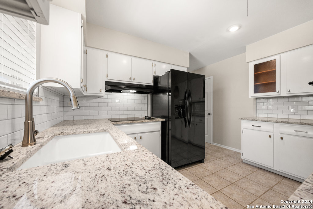 221 Windcrest Windcrest TX 78239