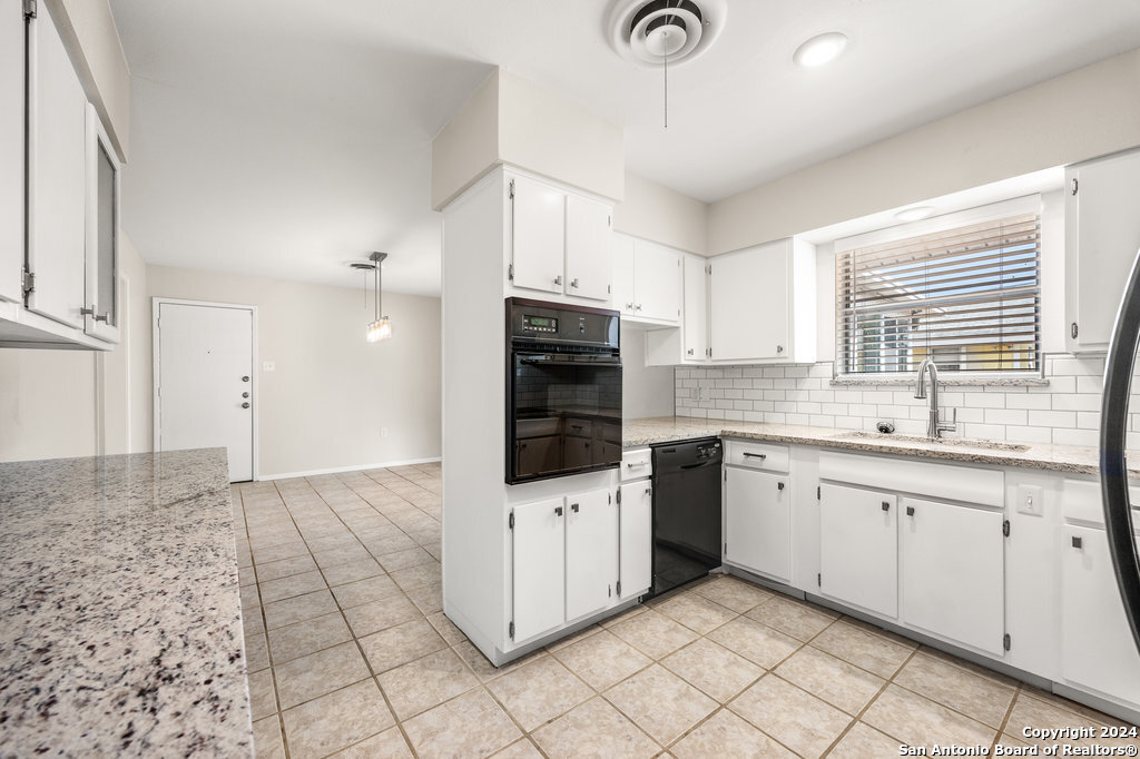 221 Windcrest Windcrest TX 78239