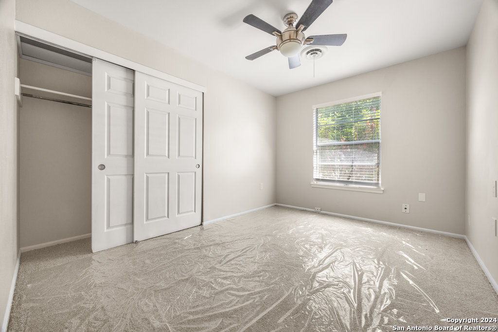 221 Windcrest Windcrest TX 78239
