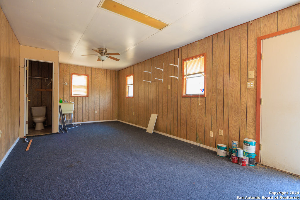 221 Windcrest Windcrest TX 78239