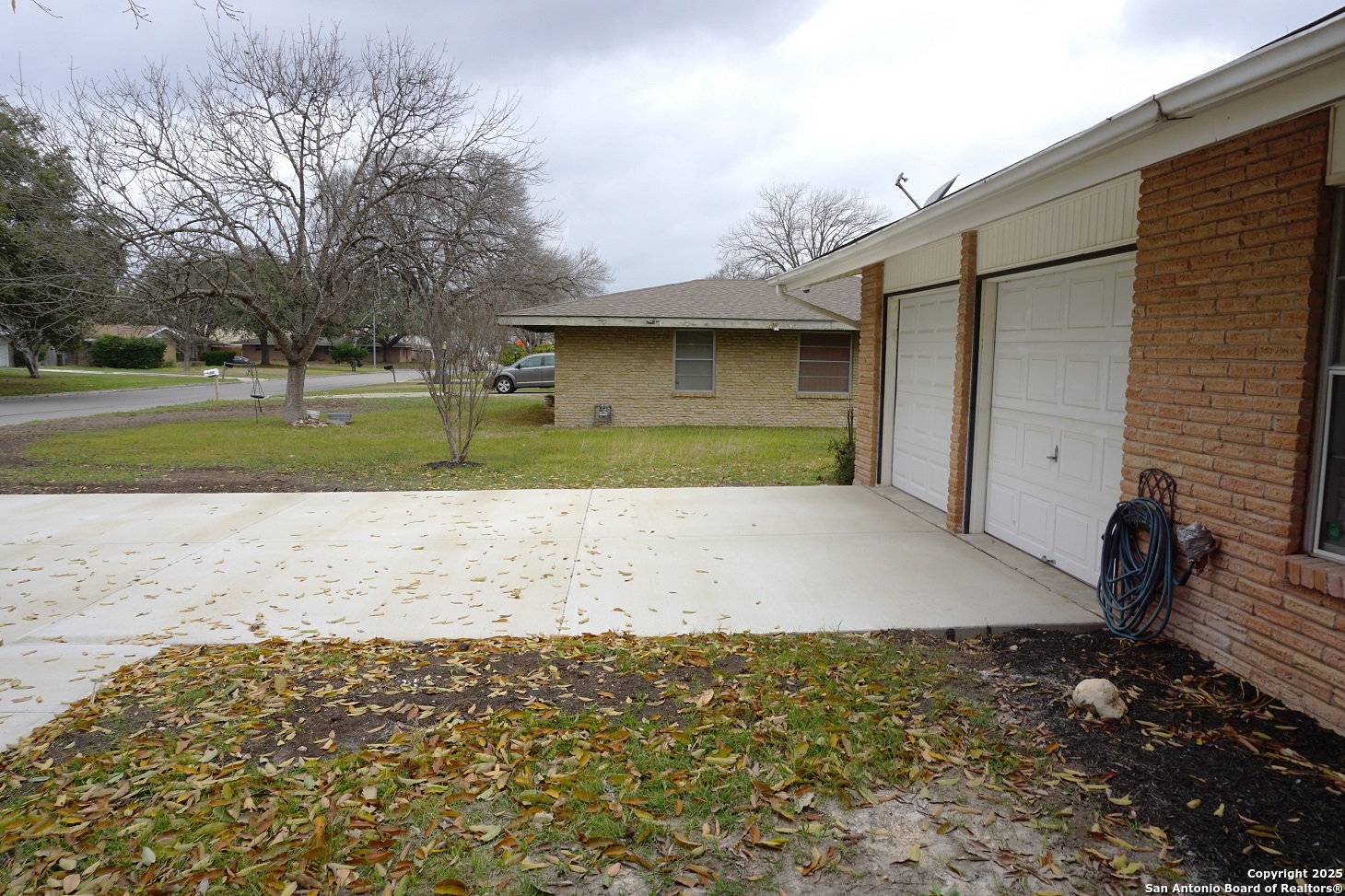 221 Windcrest Windcrest TX 78239