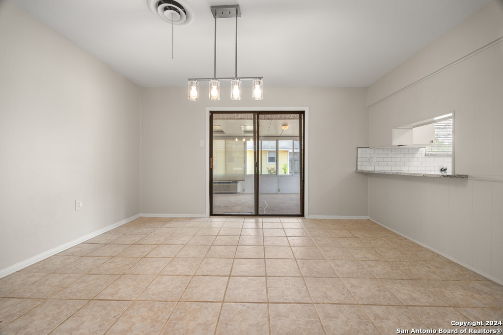 221 Windcrest Windcrest TX 78239