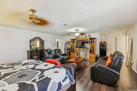 8151 Arrowhead Pool San Antonio TX 78254