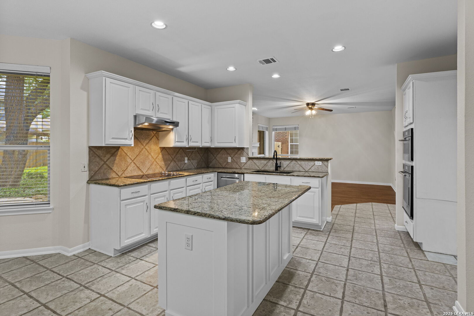 906 Elkins Lake San Antonio TX 78260