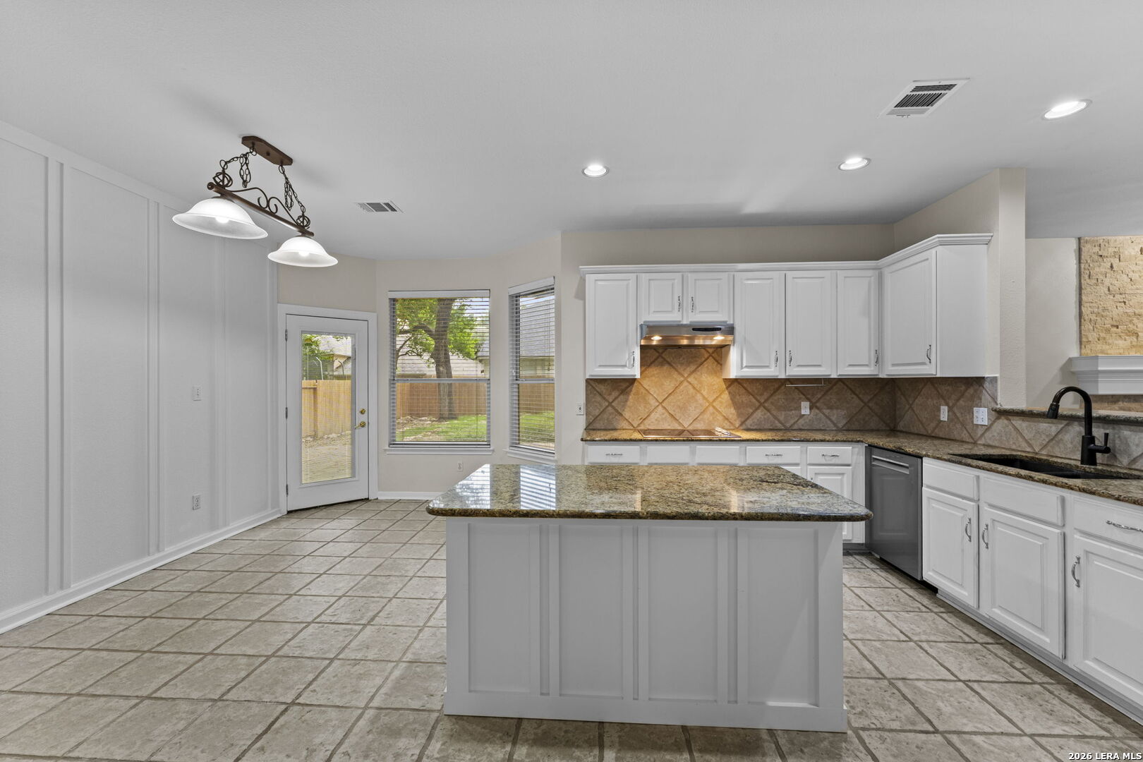 906 Elkins Lake San Antonio TX 78260