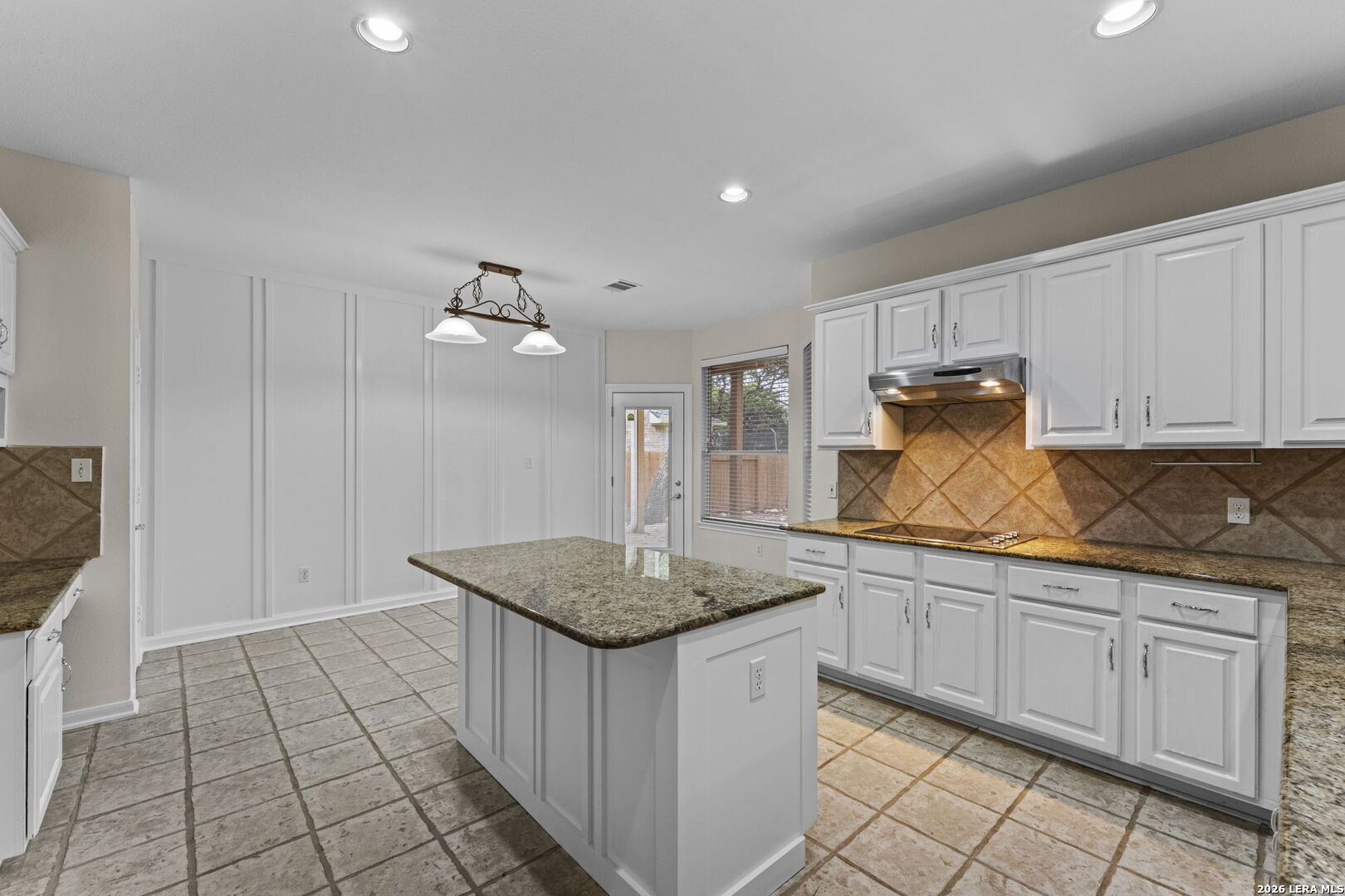 906 Elkins Lake San Antonio TX 78260
