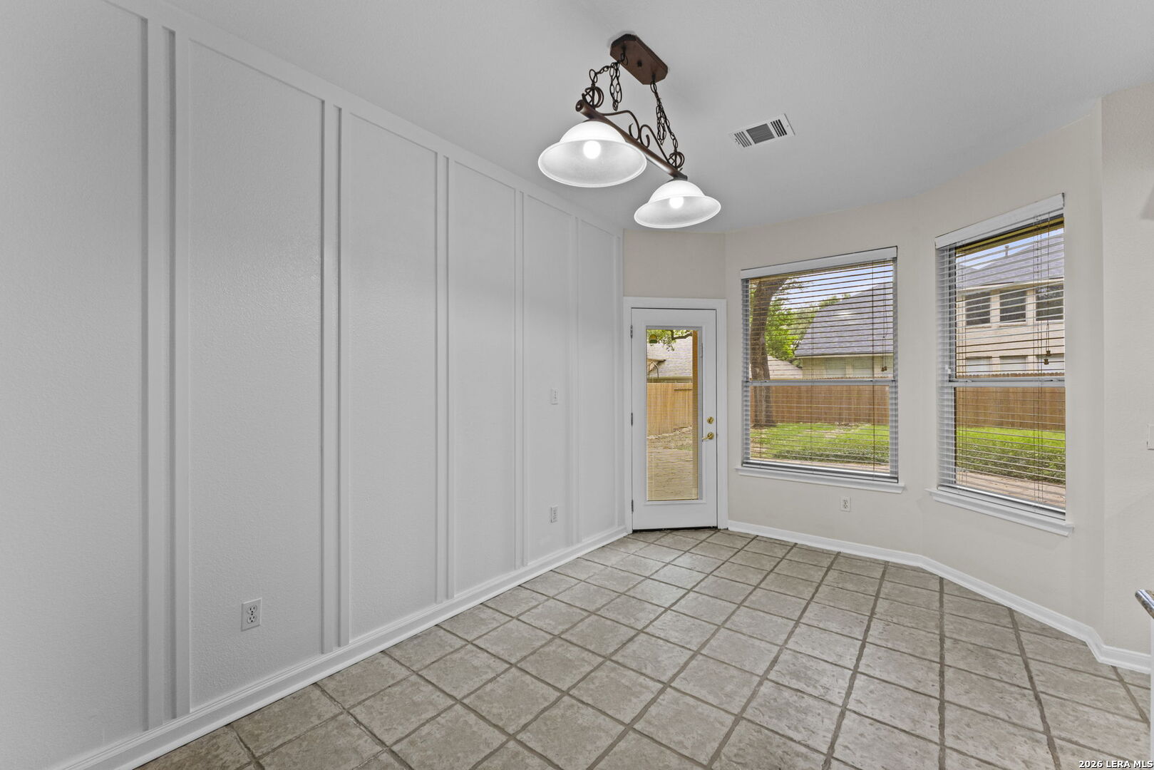906 Elkins Lake San Antonio TX 78260