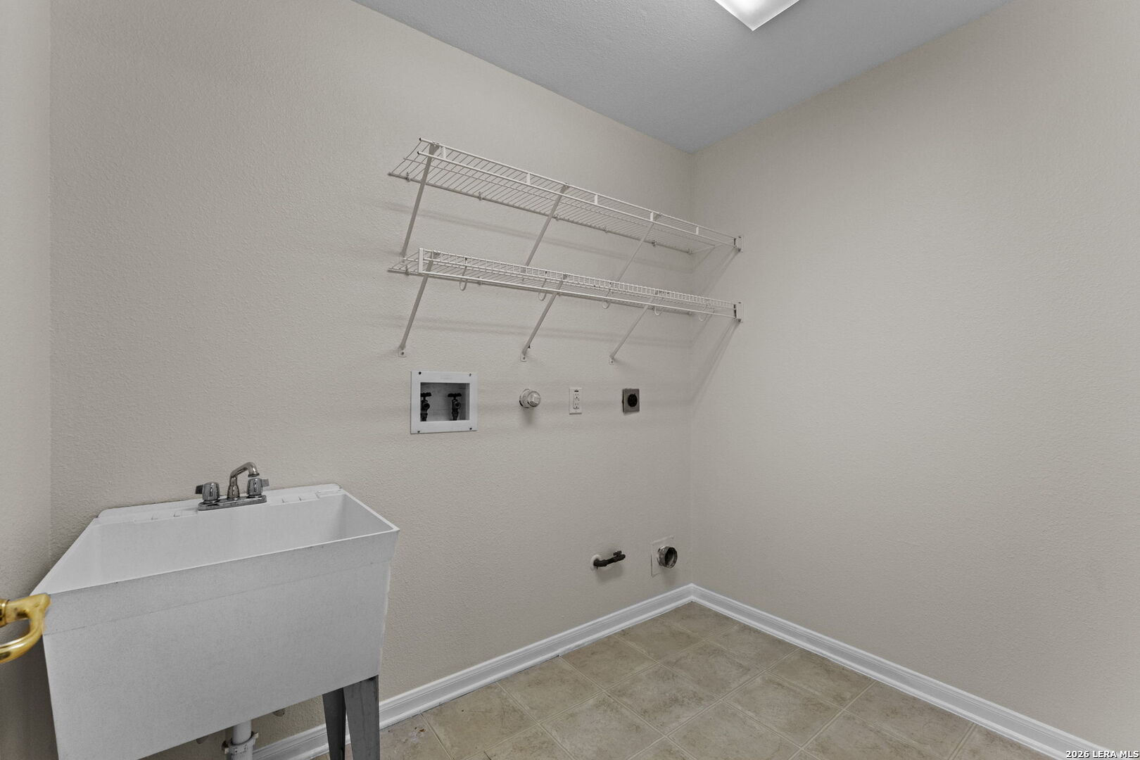 906 Elkins Lake San Antonio TX 78260